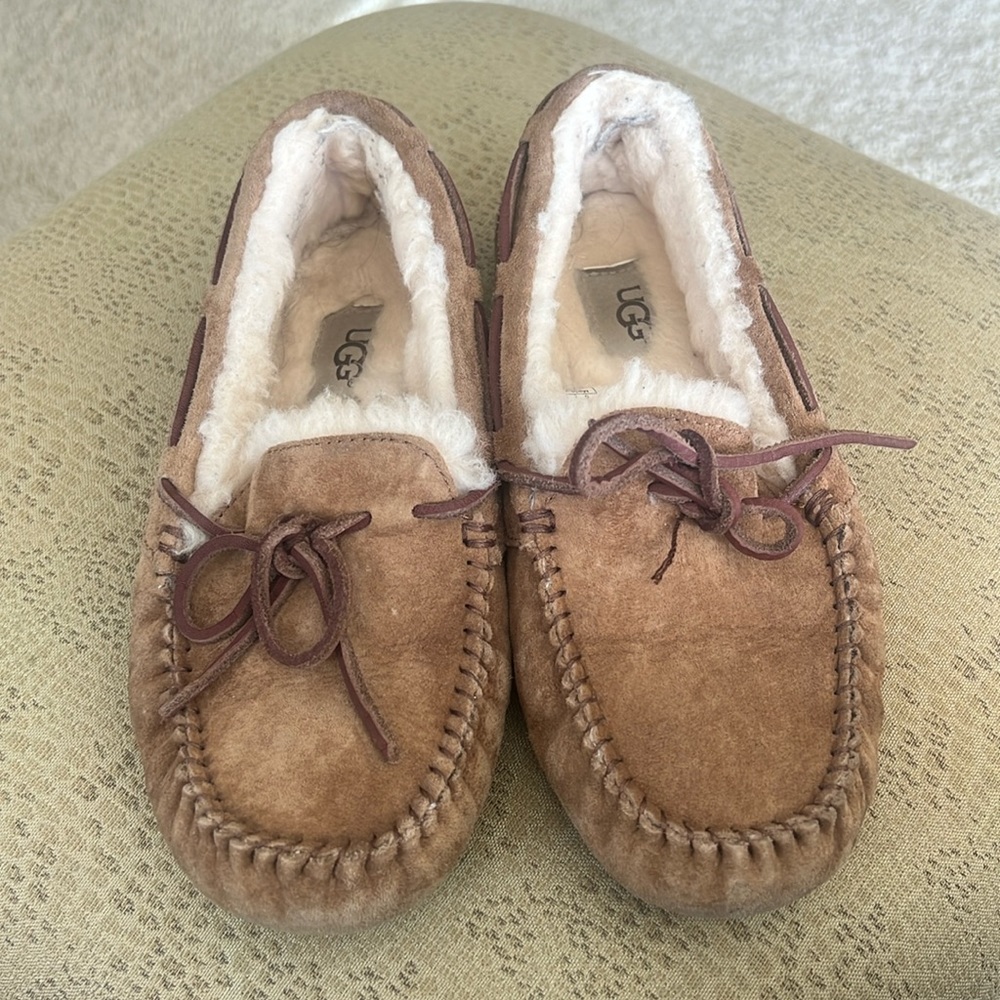 Women’s Ugg slippers in chestnut